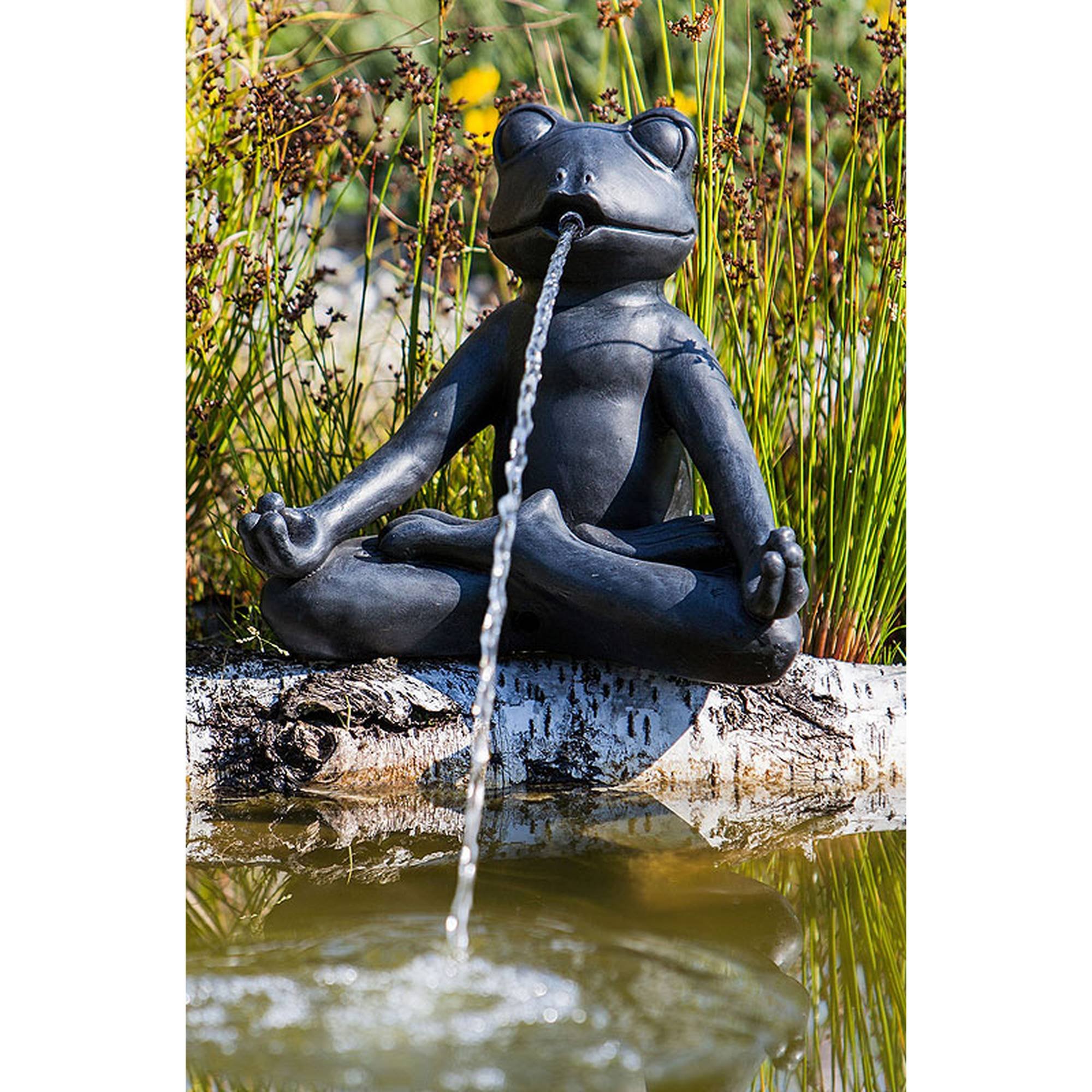 Wasserspeier schwarzer Frosch sitzend in Yoga Position